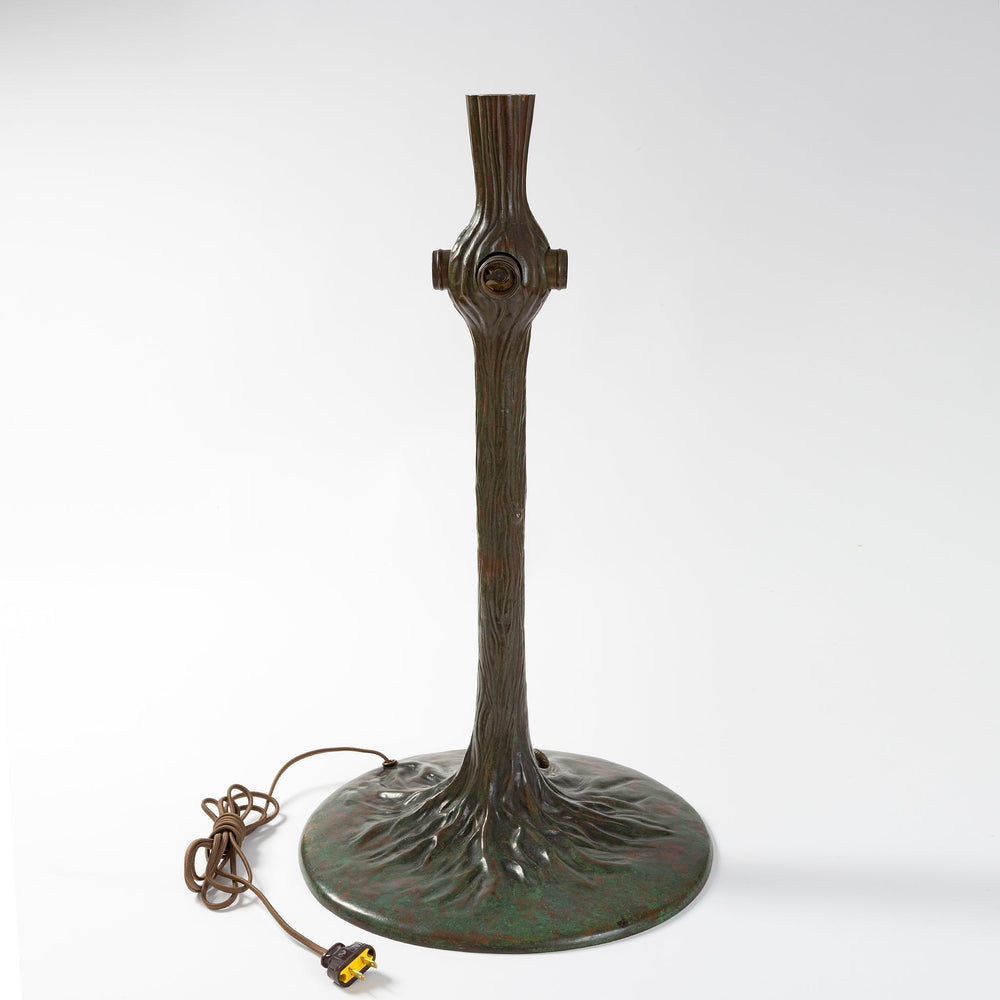 
                      
                        Macklowe Gallery Tiffany Studios New York "Wisteria" Table Lamp
                      
                    